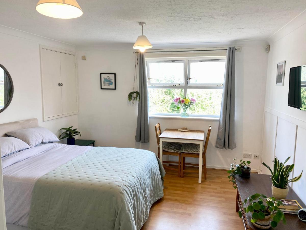 Bright And Comfortable Studio Apartment ลอนดอน ภายนอก รูปภาพ