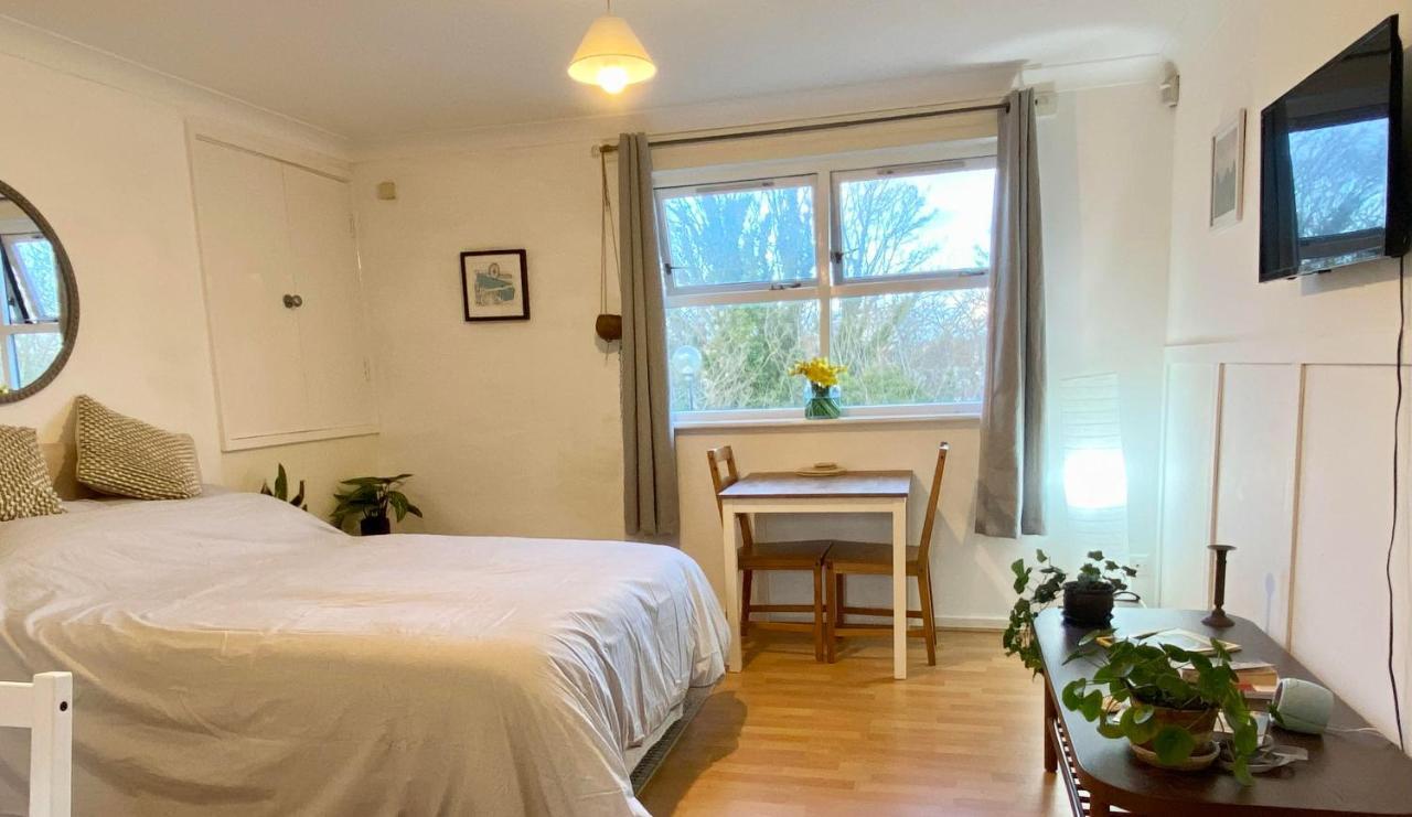 Bright And Comfortable Studio Apartment ลอนดอน ภายนอก รูปภาพ